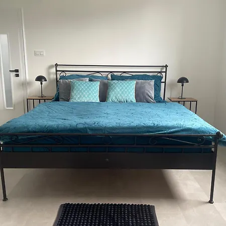 Monstera Iii - Industrial コリーン