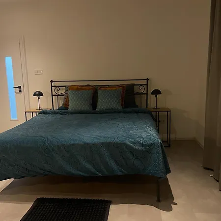 Monstera Iii - Industrial 3*