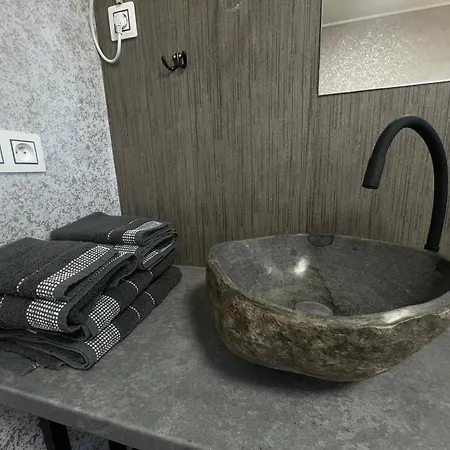 Monstera Iii - Industrial コリーン