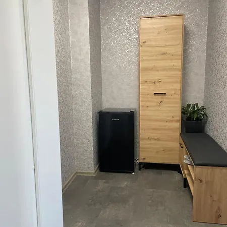 Monstera Iii - Industrial Pensjonat Kolín