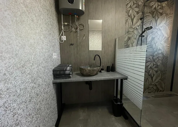 Monstera Iii - Industrial Pensjonat 3*