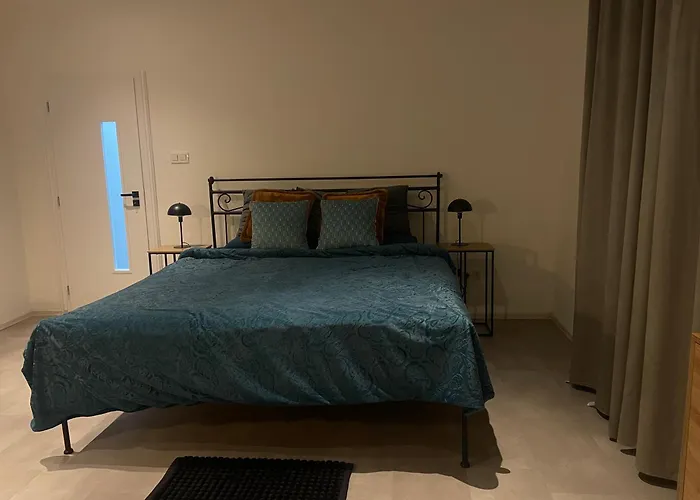 Monstera Iii - Industrial 3*