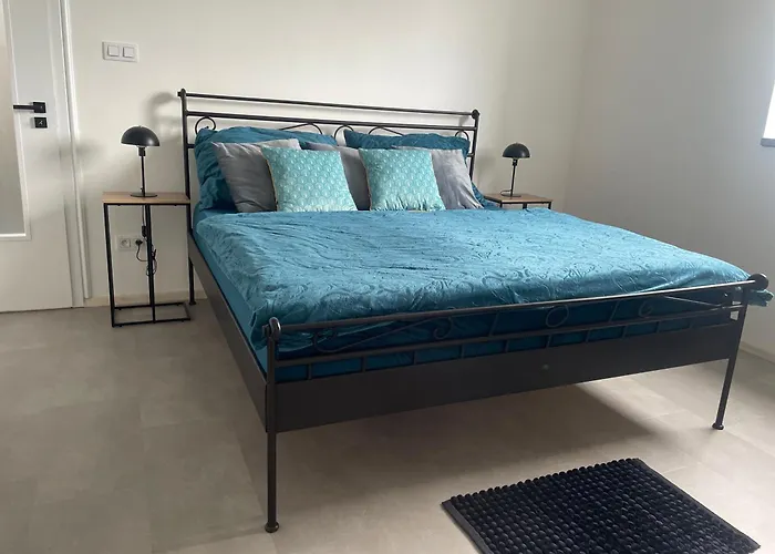 Monstera Iii - Industrial