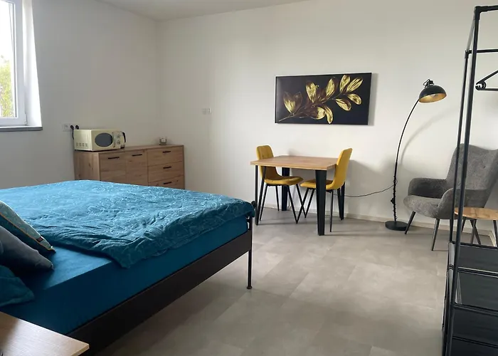 Monstera Iii - Industrial 3* Kolín