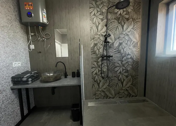 Monstera Iii - Industrial Guest house 3*