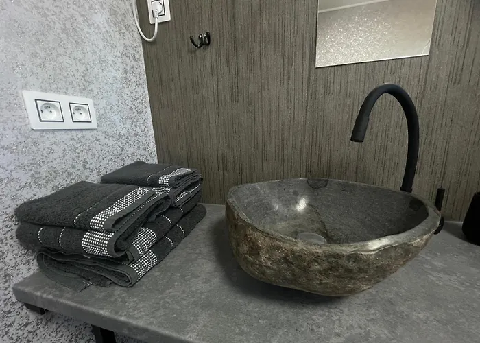 Monstera Iii - Industrial Kolin