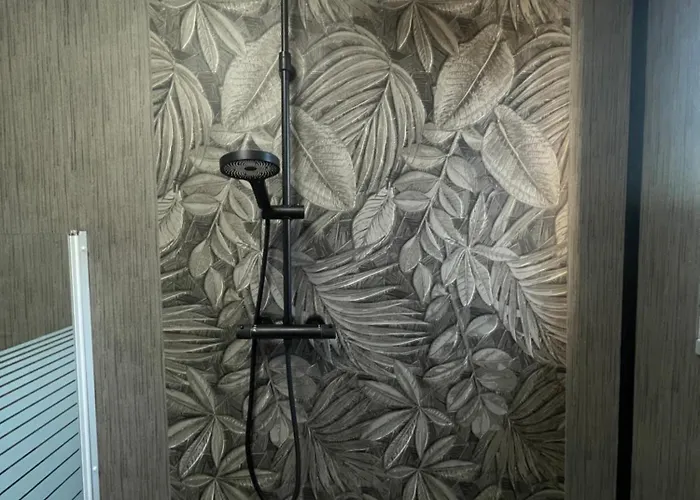 Monstera Iii - Industrial Kolin