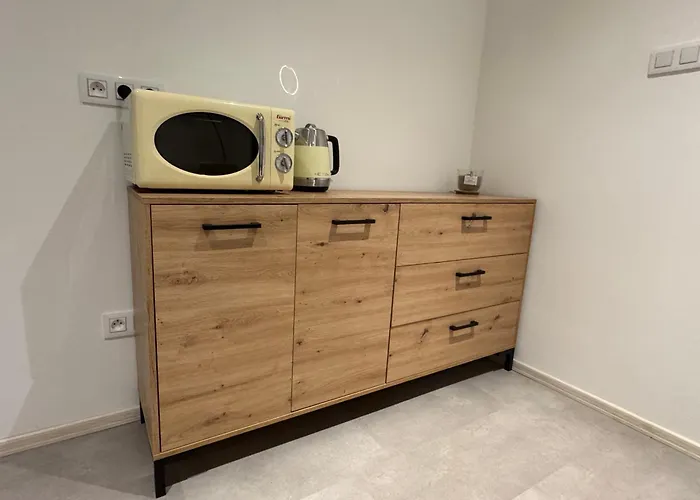 Monstera Iii - Industrial 3* Kolin